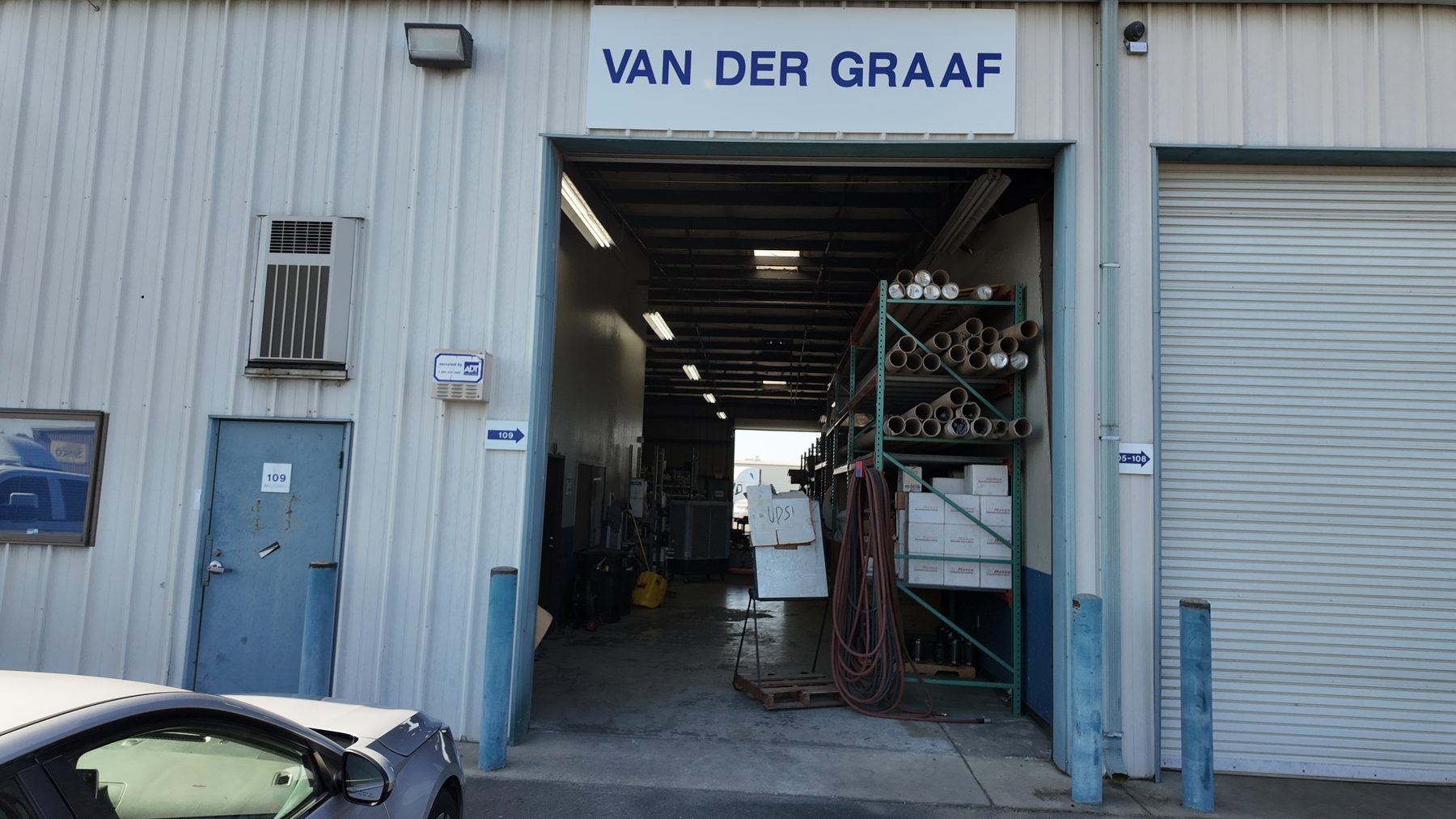 Entrance to the Van der Graaf West drum motor service center in Fresno